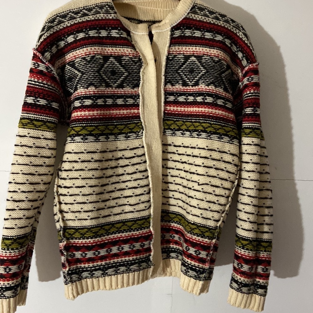 Sweater. - Picture 5 of 8